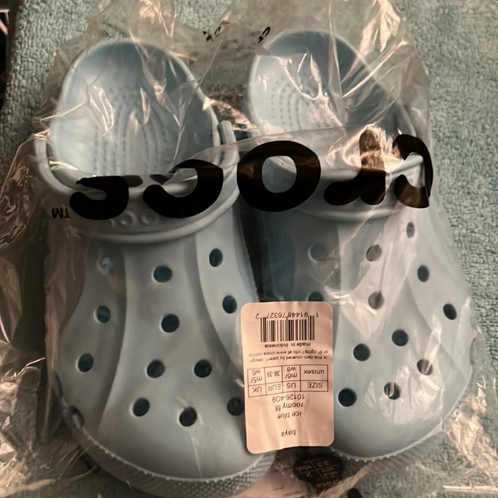 Brand new crocs with or without charms